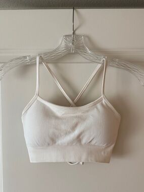 DFYNE Dynamic White Strappy Seamless Backless Sports Bra